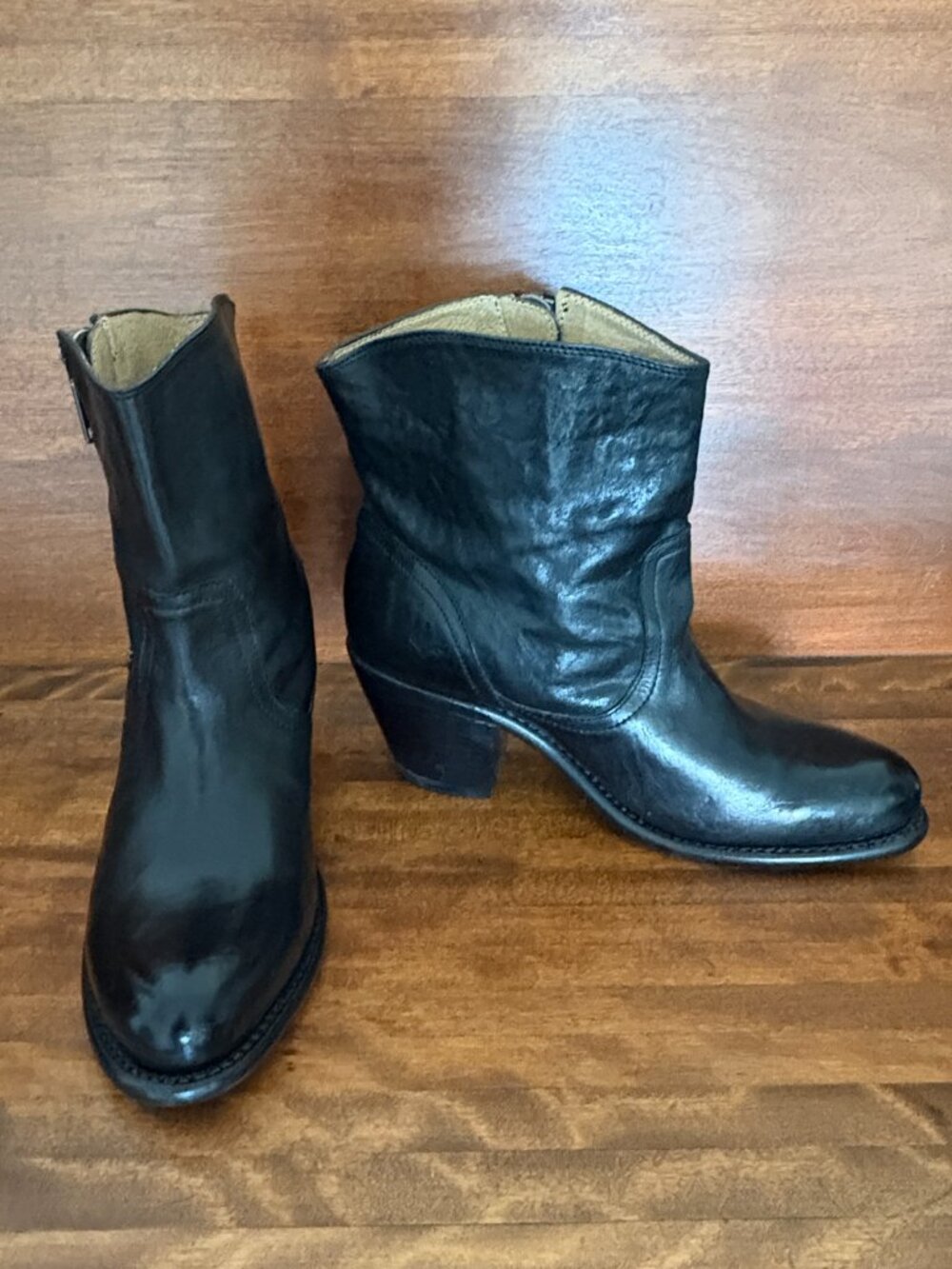 FRYE Leslie Zip Bootie Black Leather Western Moto Gothic Biker Grunge Boots 8